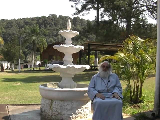 Junto à fonte, no jardim